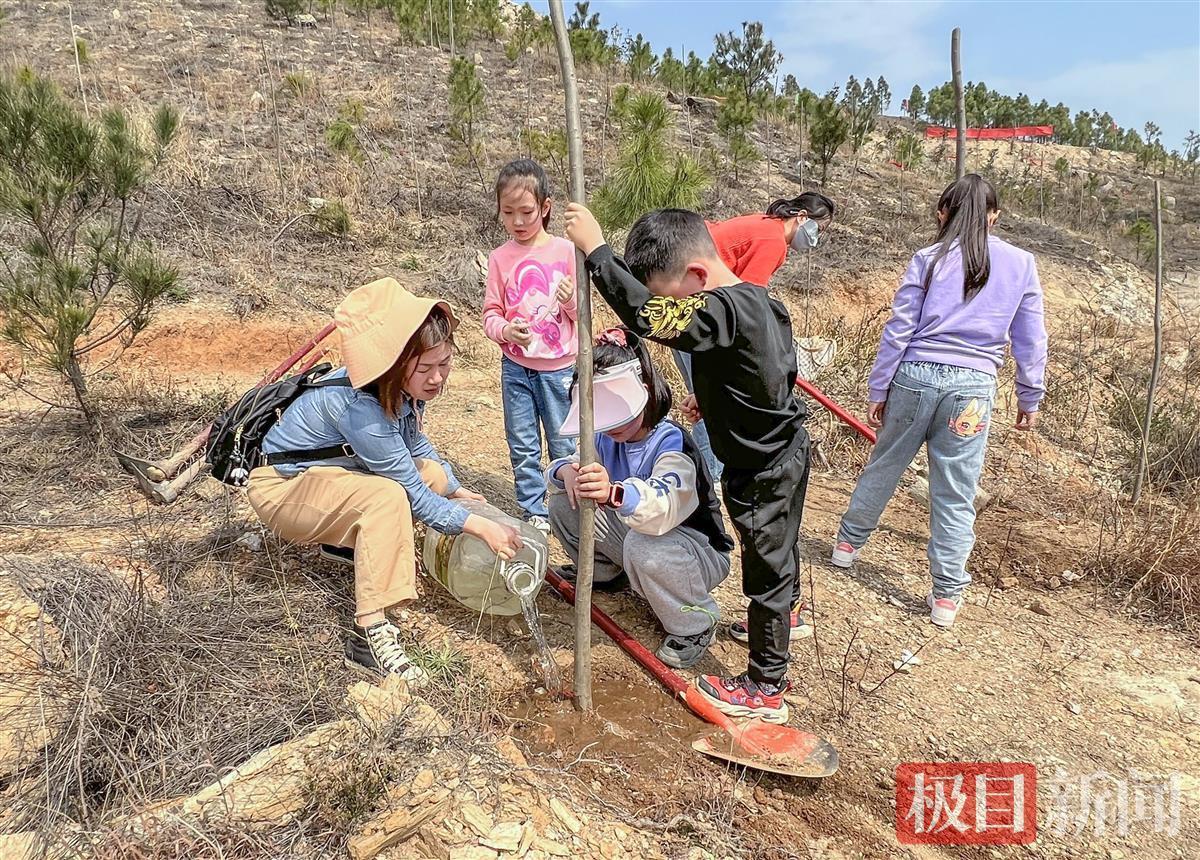 下載家長端，解鎖全新孩子教育方式