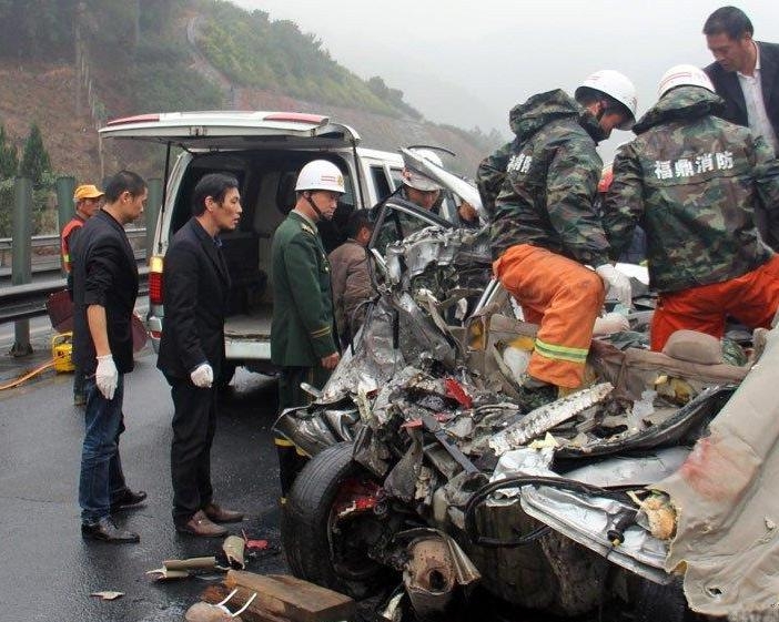 湛江發(fā)生車禍致五人身亡，最新報(bào)道曝光