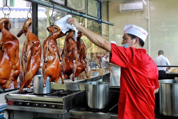 深圳燒臘廚師招聘，美食背后的專業(yè)魅力與職業(yè)前景揭秘